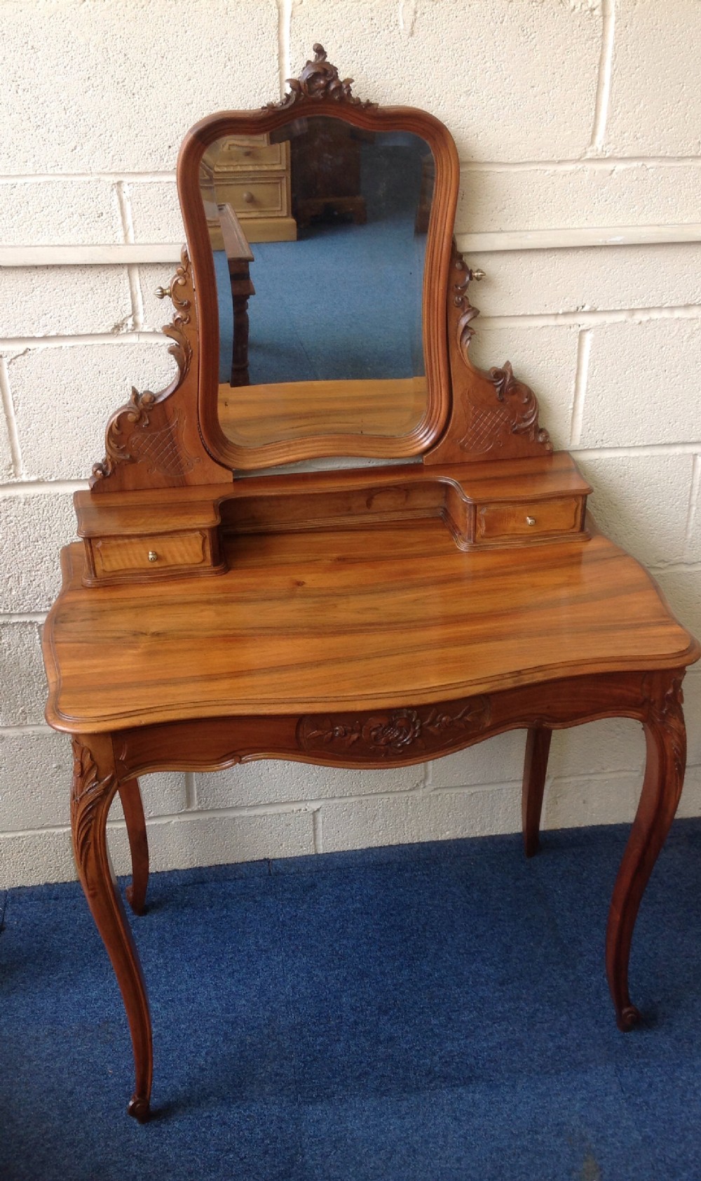 french carved walnut dressing table