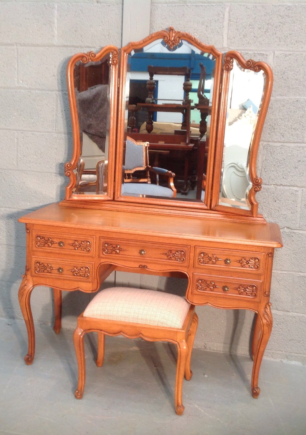 carved oak french dressing table