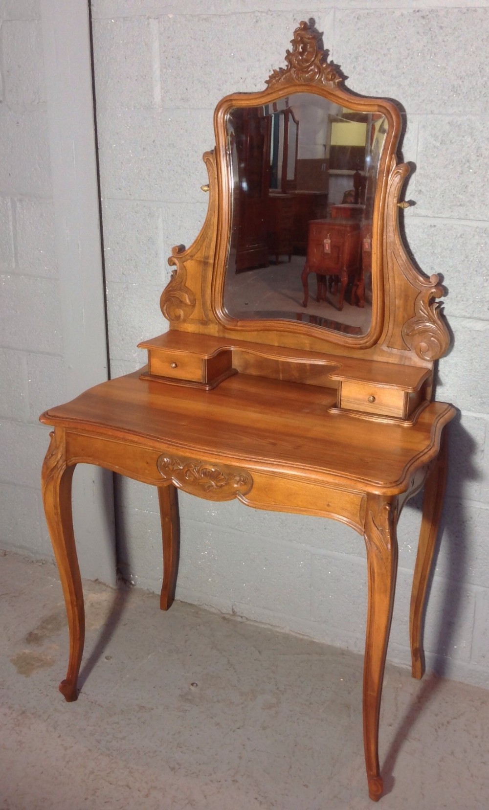 carved walnut french dressing table