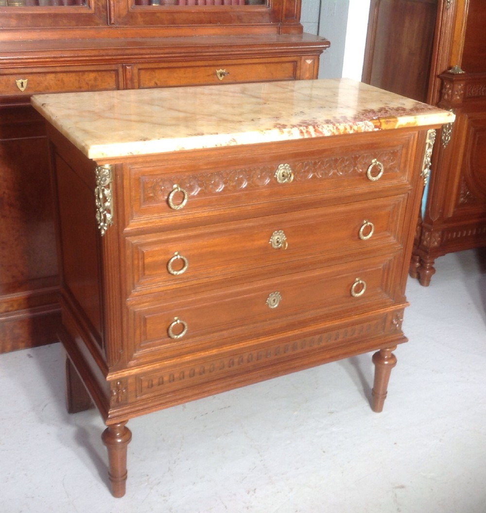 carved wanut french commode